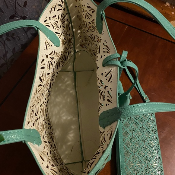 This med size over the shoulder bag is more of a mint green and cream inside - Picture 2 of 3